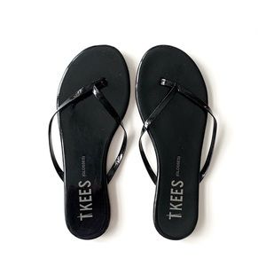 TKEES Black Glossy Flip Flops Size 8 (39)
